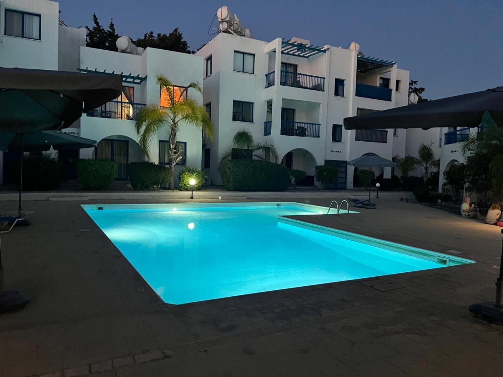 Diana Oasis 1b, Pool, Center