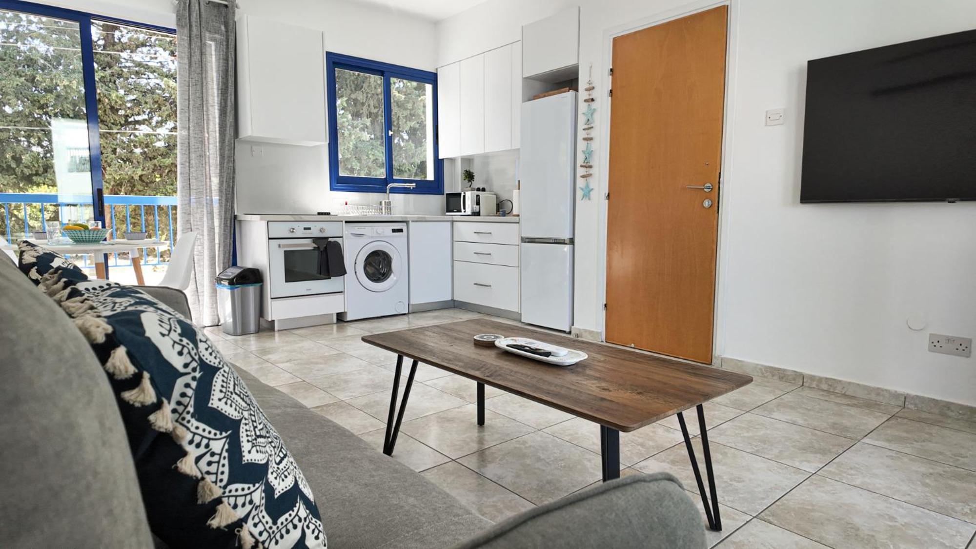 Diana Oasis 1b, Pool, Center Apartment *