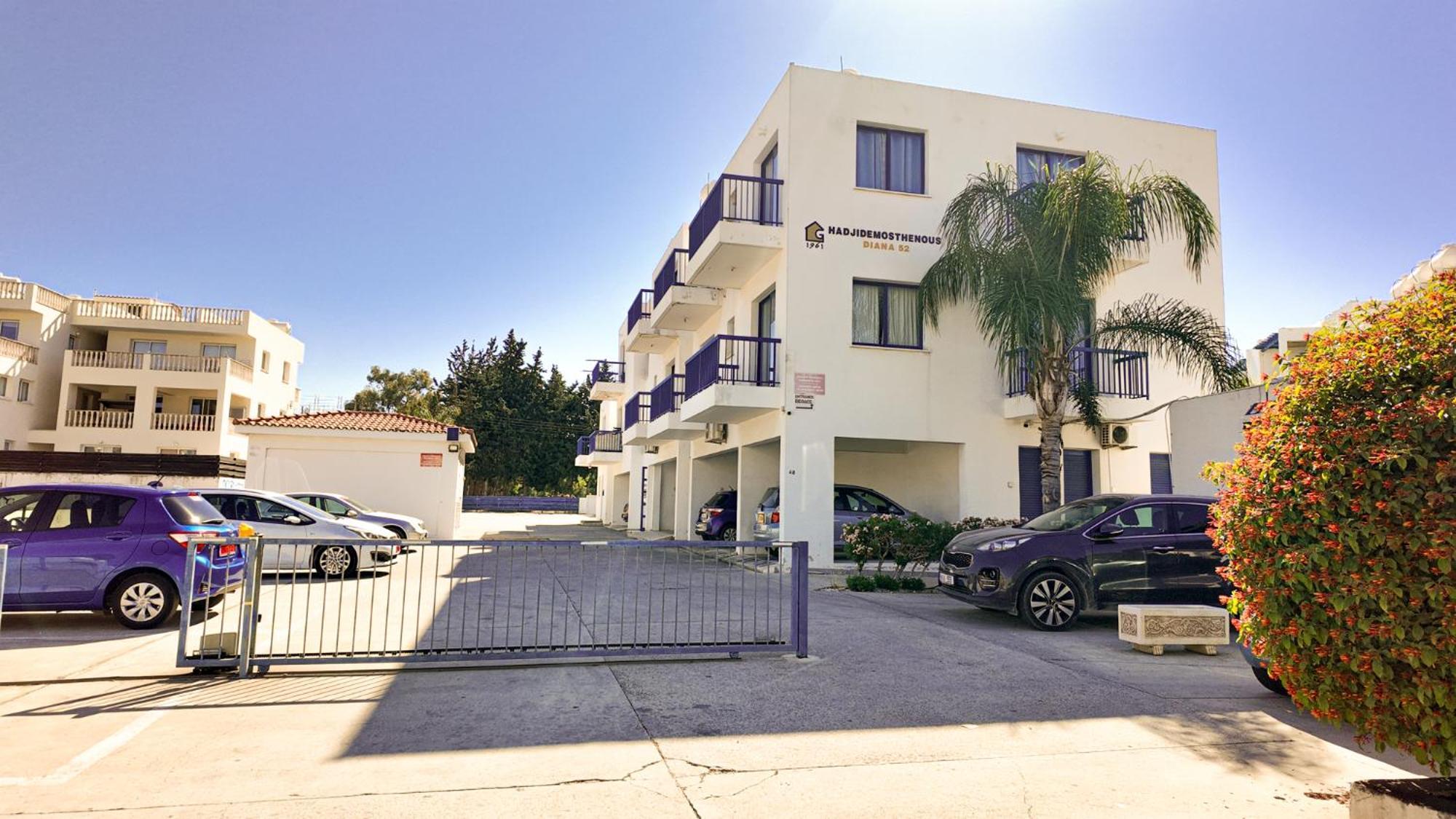 Diana Oasis 1b, Pool, Center Apartment