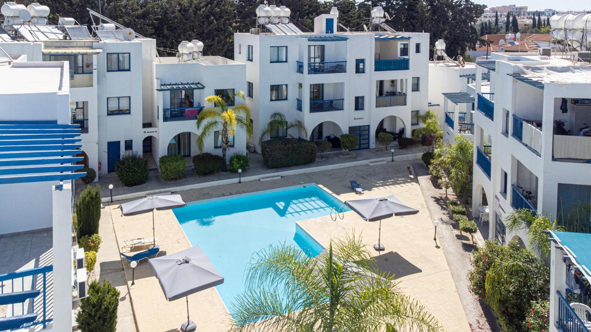 Diana Oasis 1b, Pool, Center Apartment