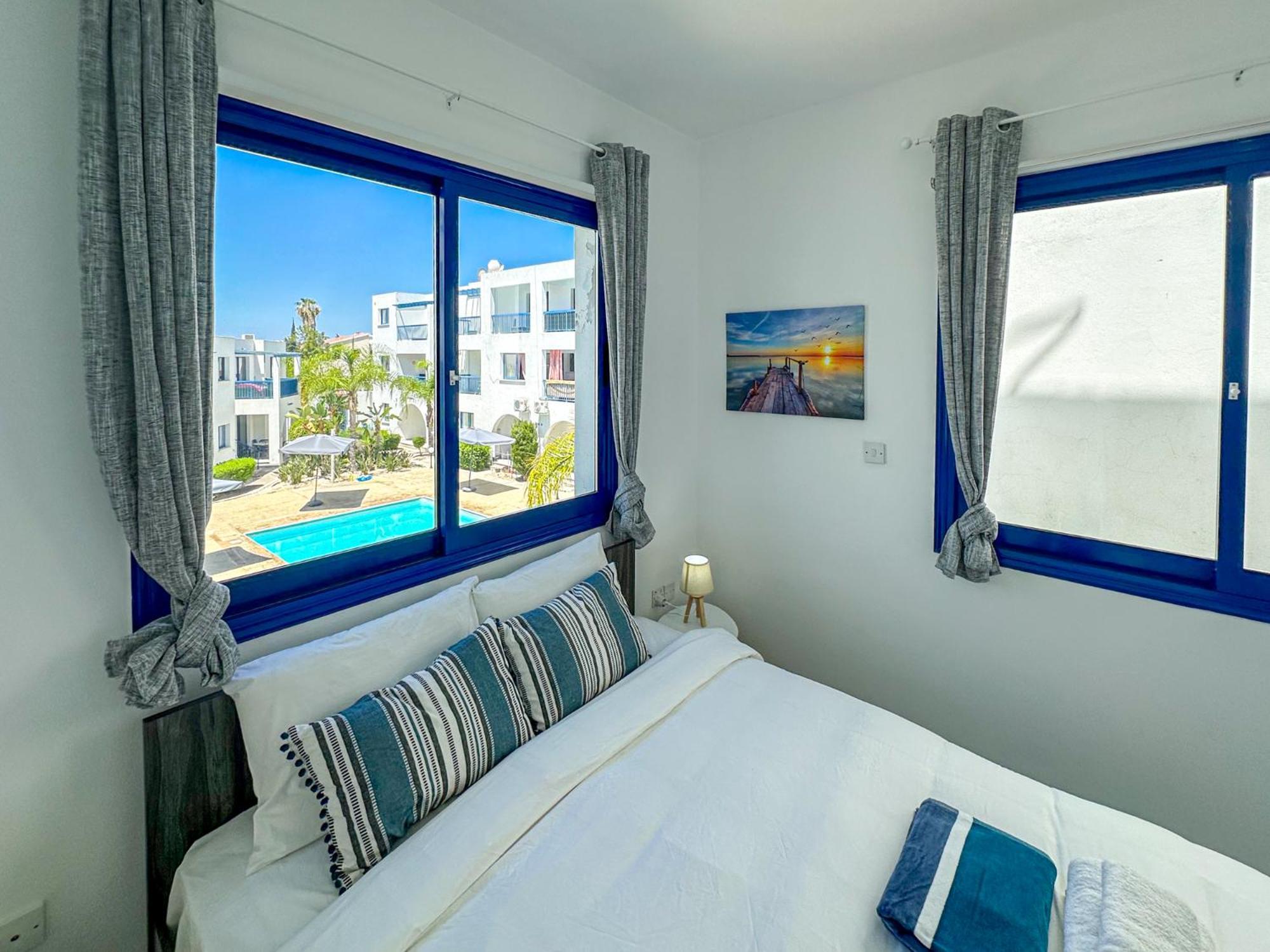 Diana Oasis 1b, Pool, Center Apartment *